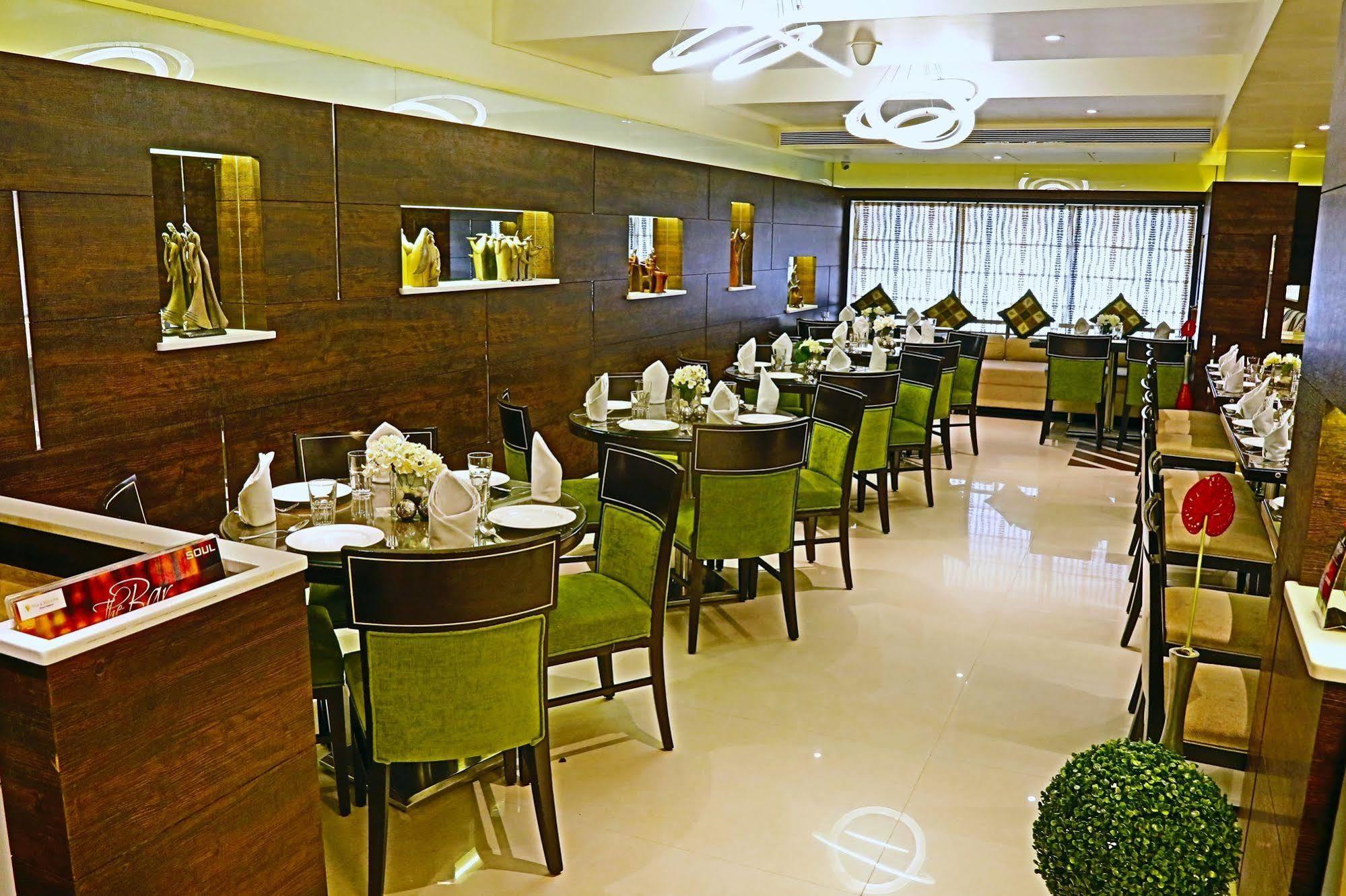 Hotel The Oriental Residency Bombay Esterno foto